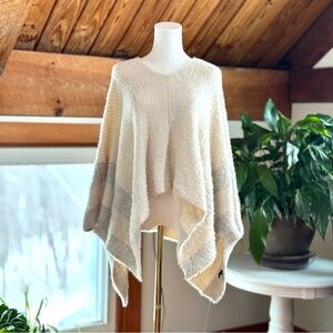 Moon & Madison Soft Cream/White V-Neck Shawl